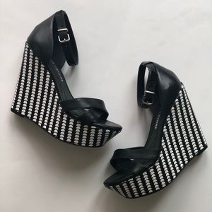 Pour La Victoire Wedge